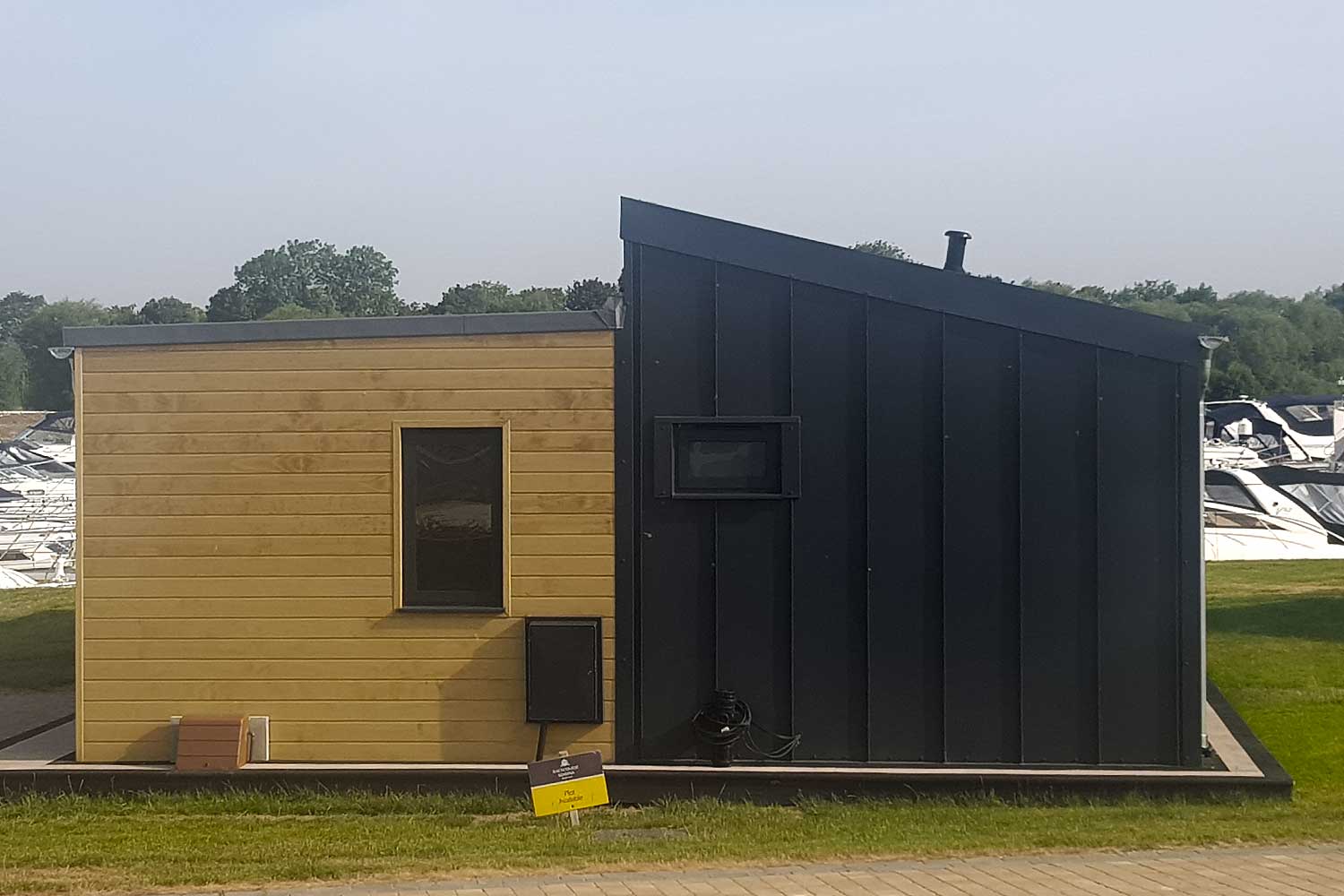 luxury lodges Windsor Marina